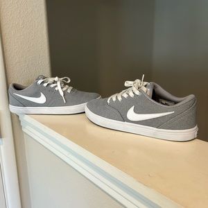 Nike SB Check SolarSoft Womens Size 9 Gray Mesh Low Top Shoes Sneakers